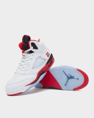 Právě nám dorazila OG klasika, ve které MJ 🐐 nasázel 69 bodů Clevelandu - Air Jordan 5 Fire Red. Tahle colorway hořela už...